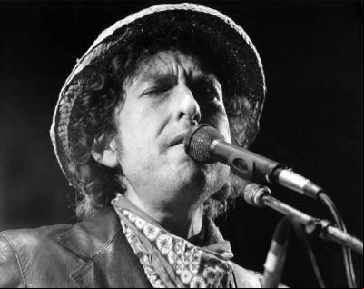 Bob Dylan chega aos 82 anos como um dos maiores ícones do folk 