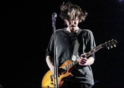 Ex-guitarrista do Red Hot Chili Peppers escapa da prisão após matar pedestre