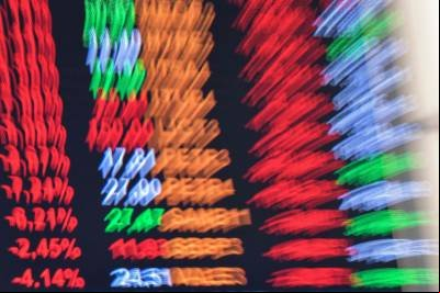 Bolsa despenca abaixo dos 96 mil pontos com aversão ao risco global
