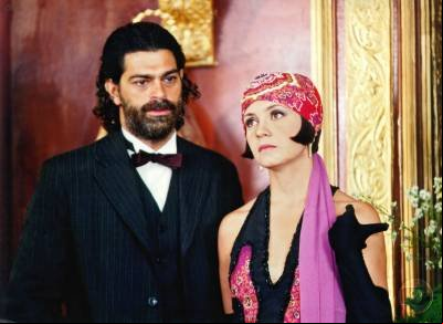 Crédito: Tv Globo/Divulgação. Atores Eduardo Moscovis e Adriana Esteves.